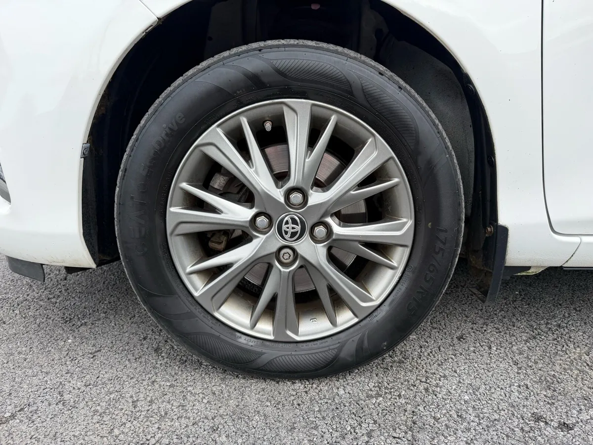 Toyota Yaris Luna Hybrid Auto - Image 4