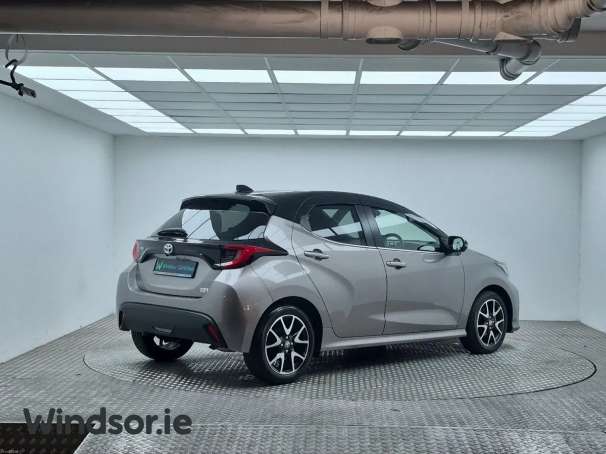 Toyota Yaris 1.5 Hybrid SOL - Image 2