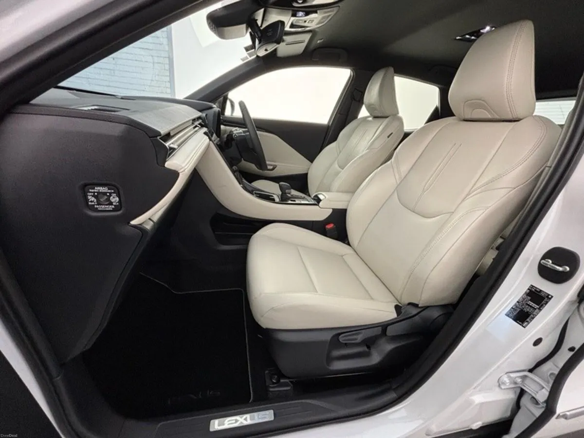 Lexus LBX ELEGANT - Image 6