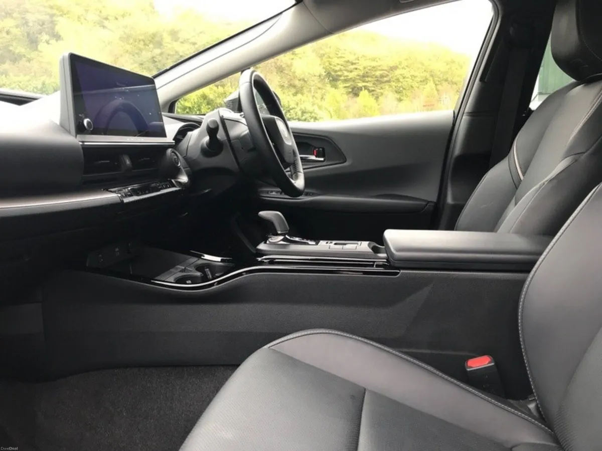 Toyota Prius PLUG-IN HYBRID - LOW MILEAGE - GRANDO - Image 6