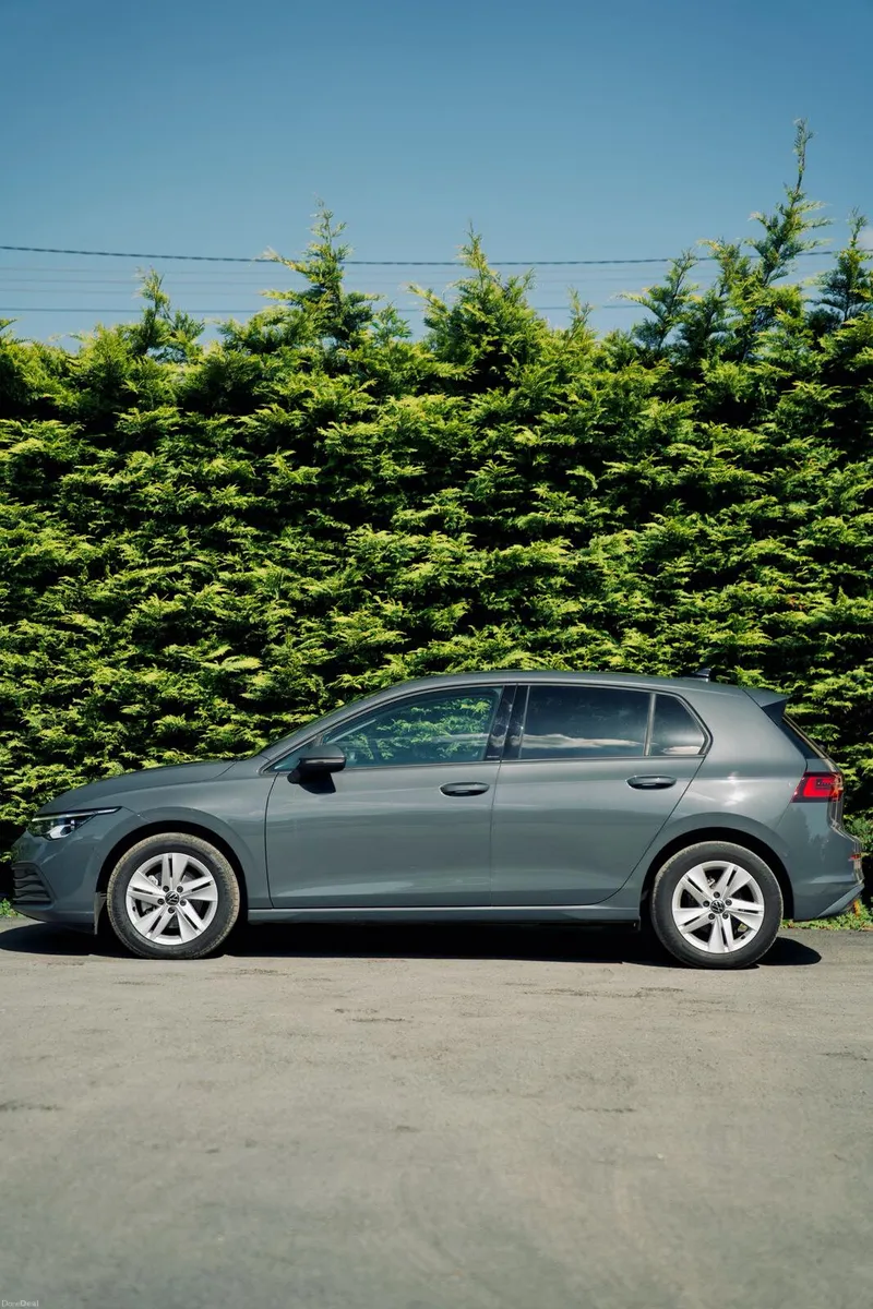 Volkswagen Golf 2023 - Image 2