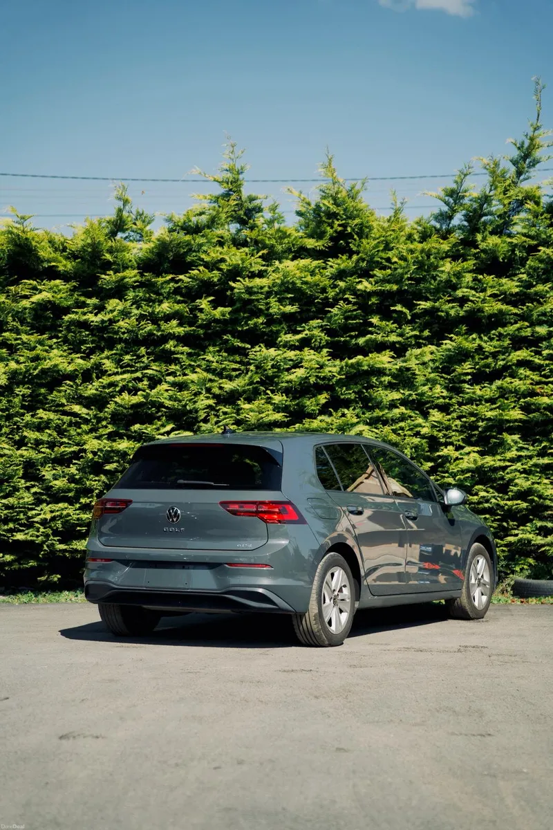 Volkswagen Golf 2023 - Image 3