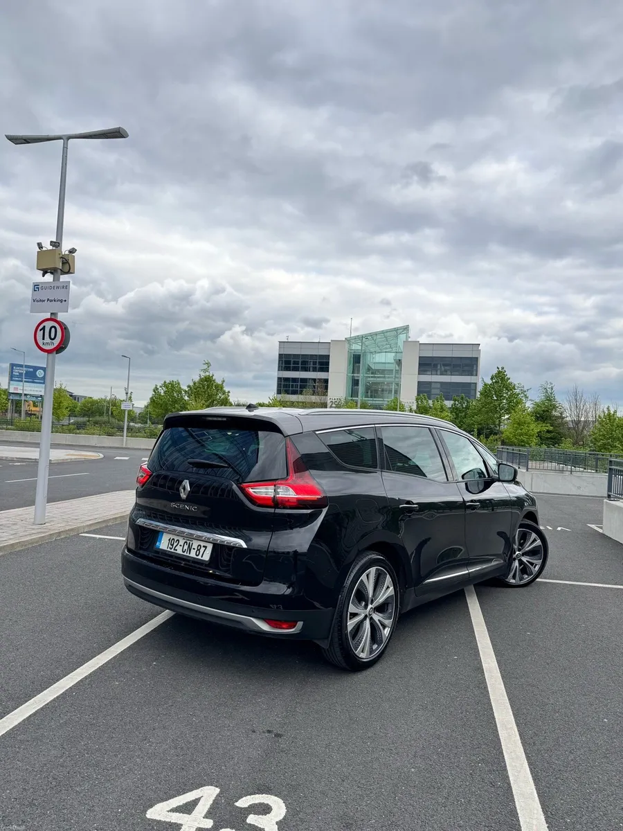2019 Renault Grand Scenic Signature 1.8D| 7 Seater - Image 5