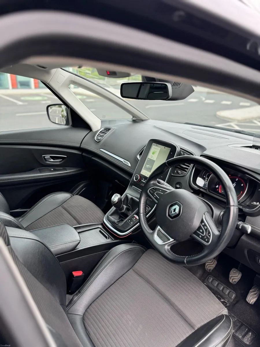 2019 Renault Grand Scenic Signature 1.8D| 7 Seater - Image 6
