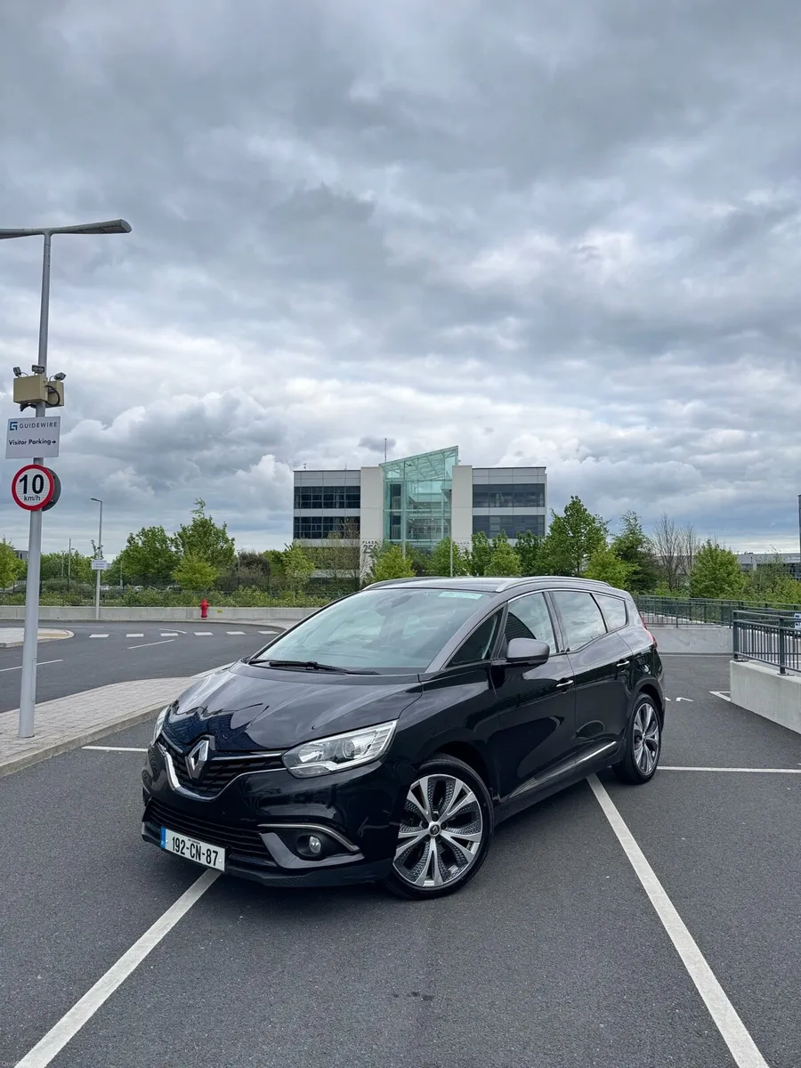 2019 Renault Grand Scenic Signature 1.8D| 7 Seater - Image 3