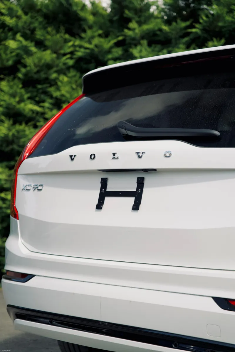 Volvo XC90 Ultimate T8 Plug-in Hybrid - Image 4