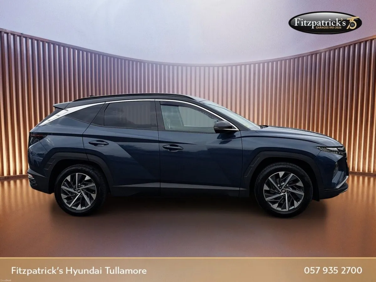 Hyundai Tucson Executive Plus with 2 Tone Roof 1.6 - Image 2