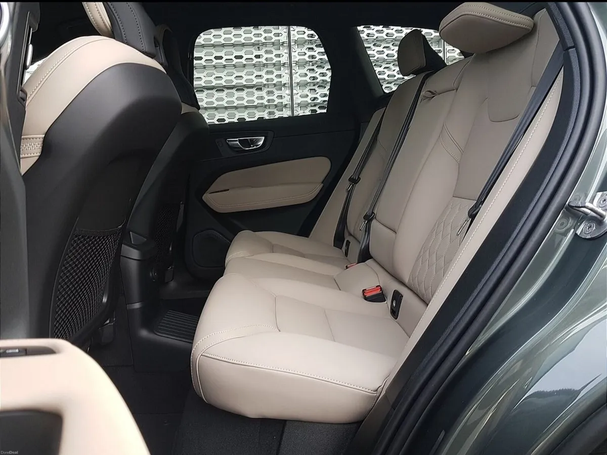 Volvo XC60 Demo  0.95% PCP / T6 AWD PHEV Plus Dark - Image 6