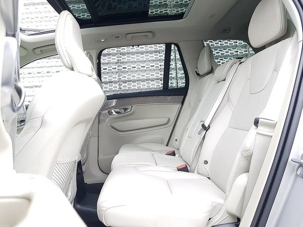 Volvo XC90 T8 PHEV AWD ULTRA DARK THEME - Image 6