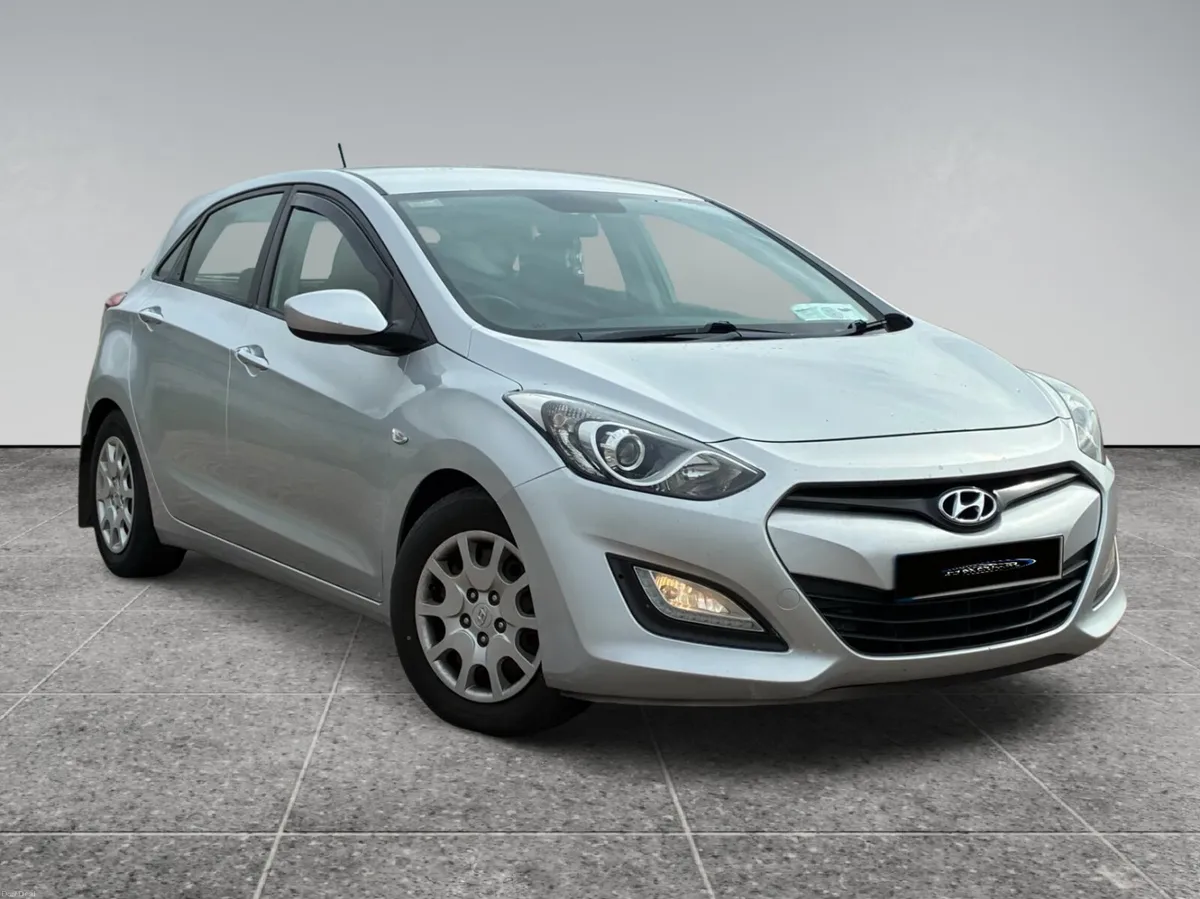 HYUNDAI I30 1.4 DSL CLASSIC 4DR - Image 2