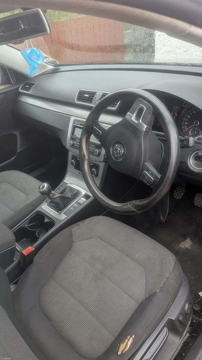 Volkswagen Passat 2011 - Image 5