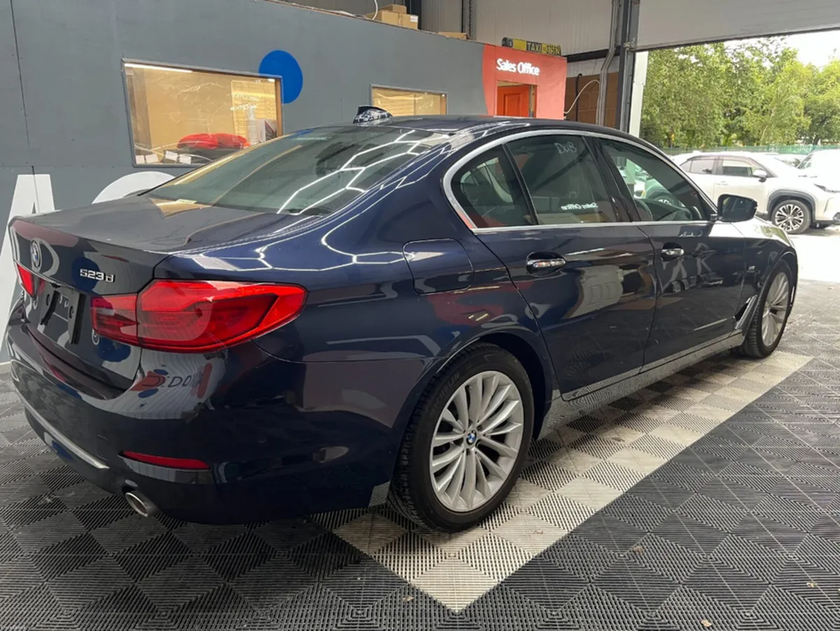 BMW 5-Series 2017BMW 523D LUXURY AUTOMATIC / PARKI - Image 3