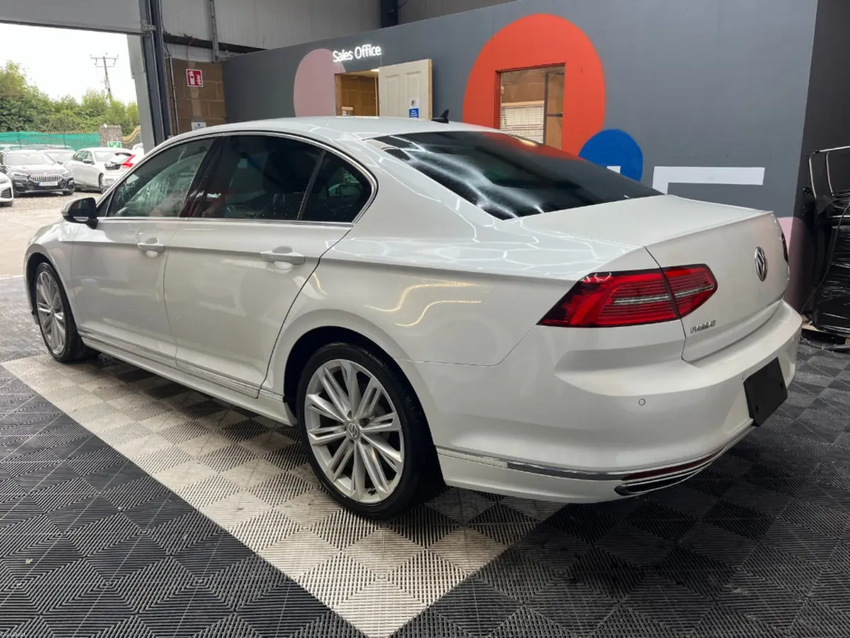 Volkswagen Passat 2017 VOLKSWAGEN PASSAT 2.0 TSI R - Image 5