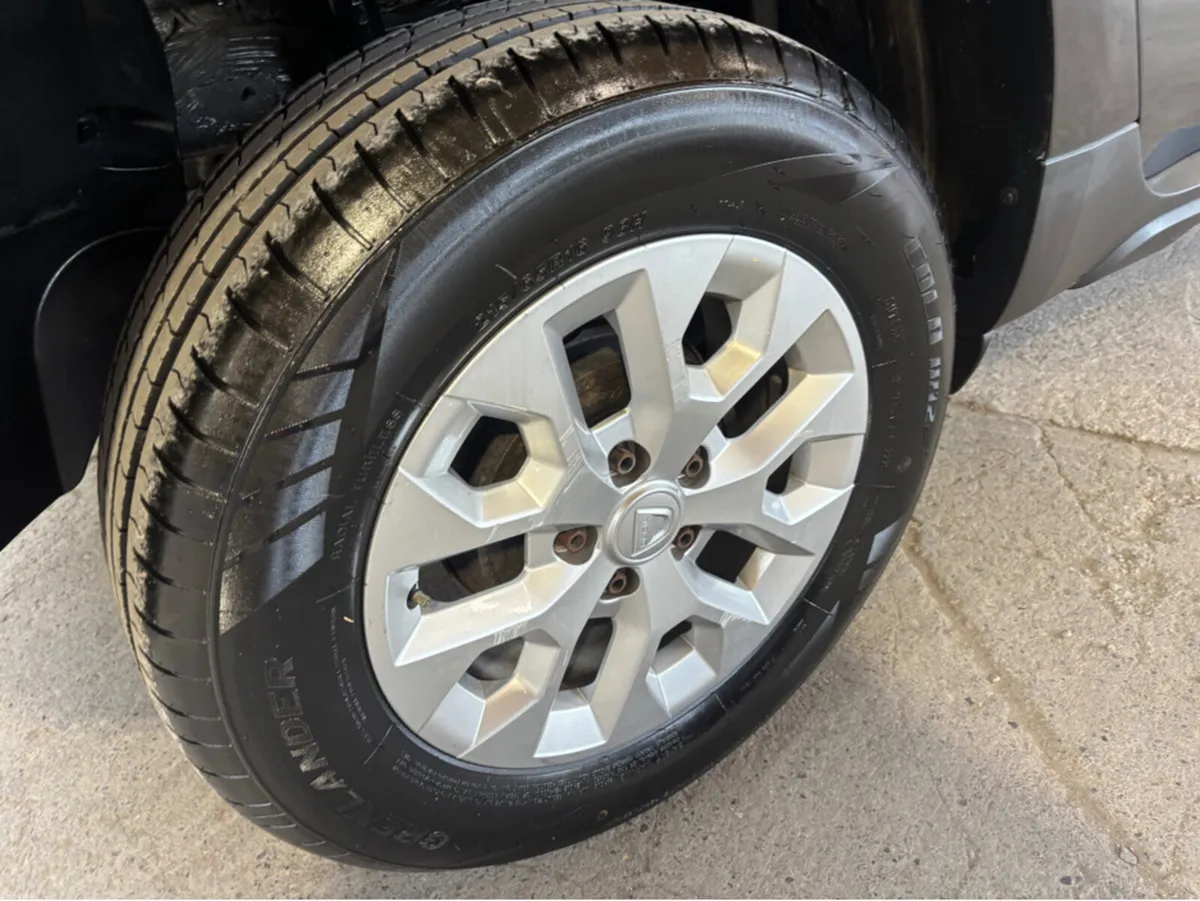 Dacia Duster COMFORT TCE 90 4X2 5DR - Image 1