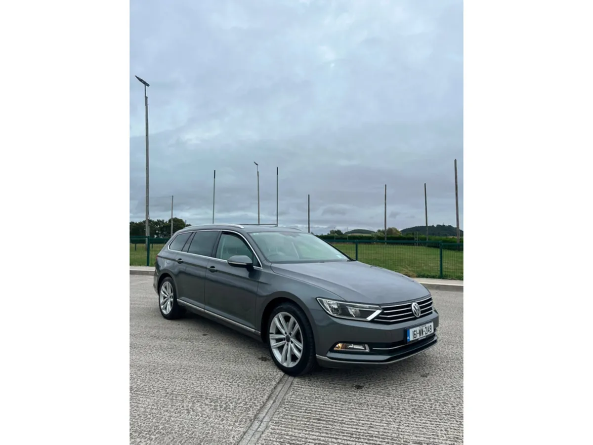 Volkswagen Passat HIGHLINE 1.6 TDI MANUAL 6SPEED F - Image 1