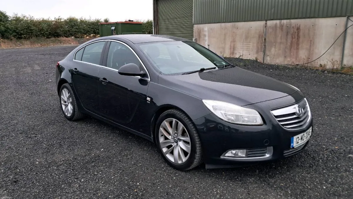 2012 Vauxal Insignia - Image 1