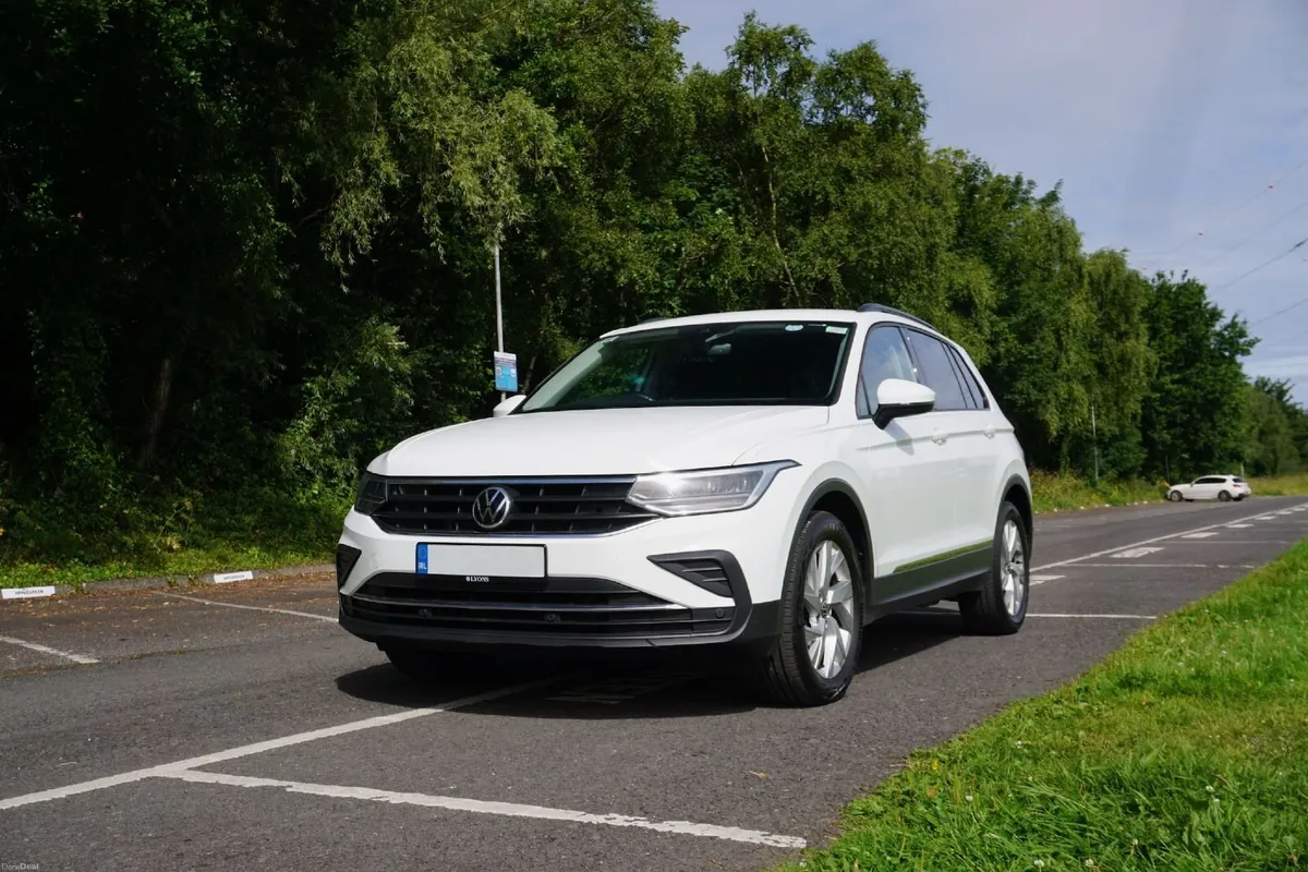 2021 Volkswagen Tiguan 2.0 TDI Life - One Owner - Image 4