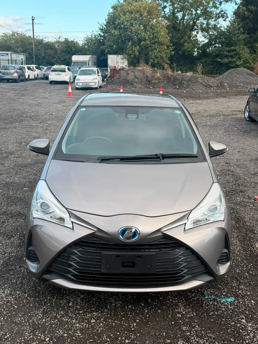 2017 Toyota Vitz 1.5 Hybrid Automatic - Image 5