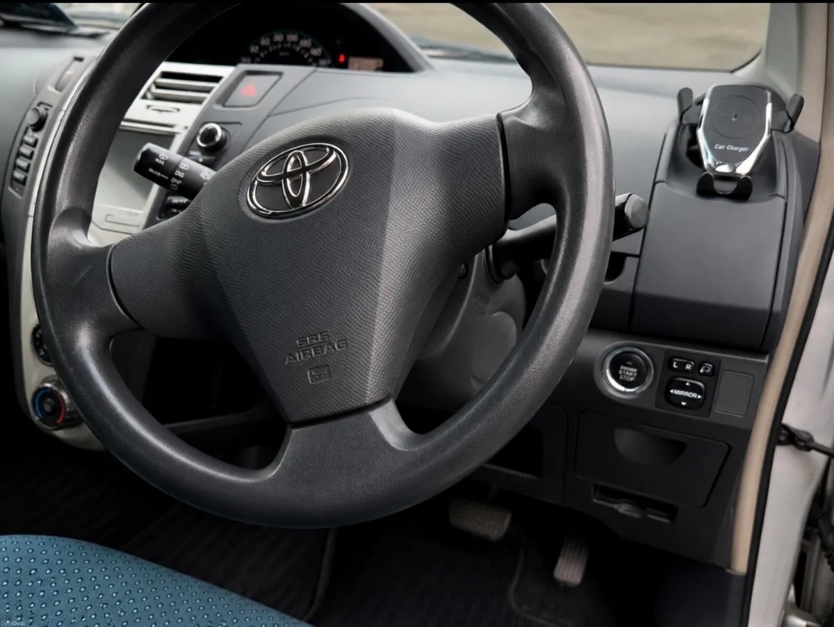 Toyota Vitz 2005 - Image 2