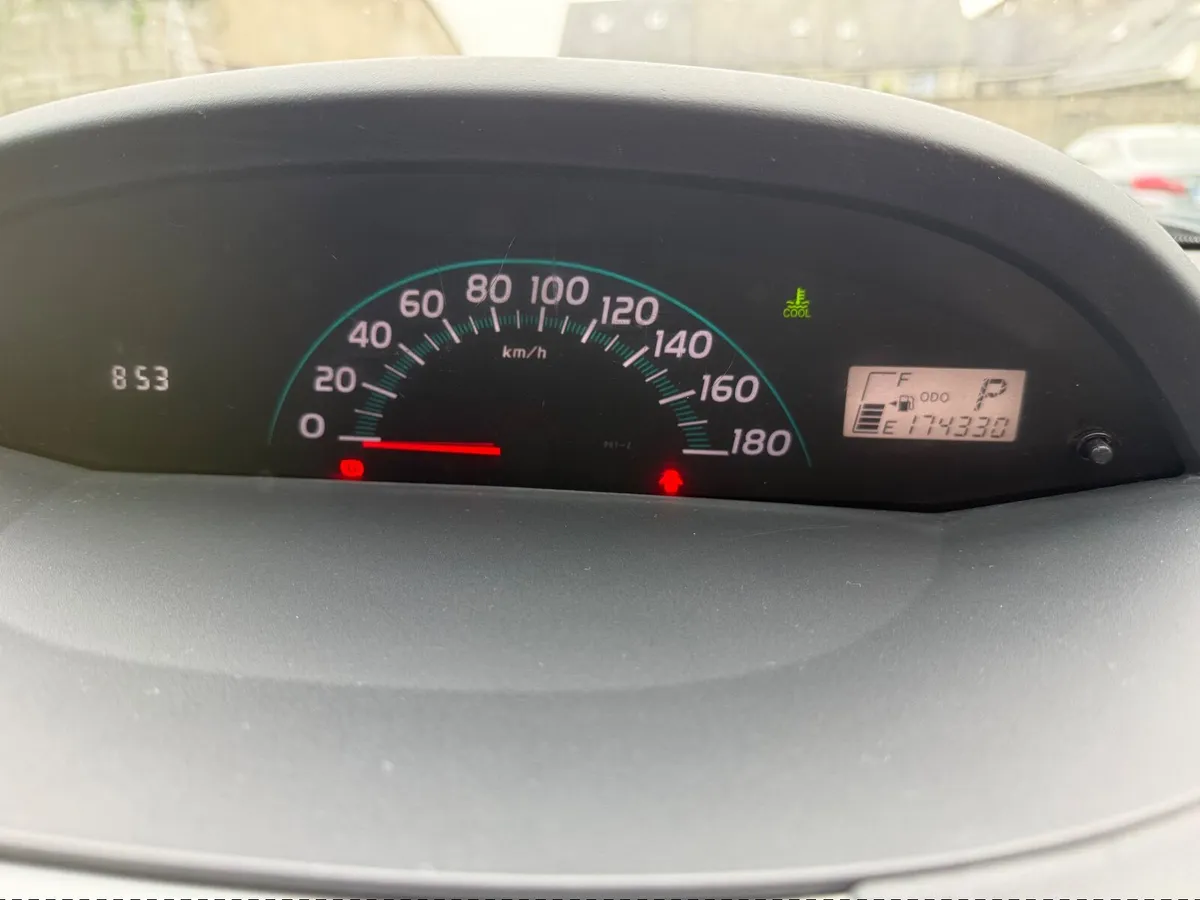 Toyota Vitz 2005 - Image 5