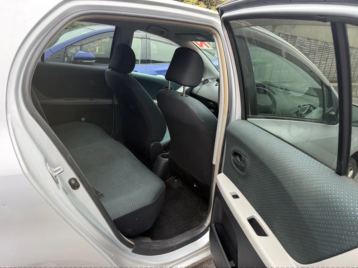 Toyota Vitz 2005 - Image 6