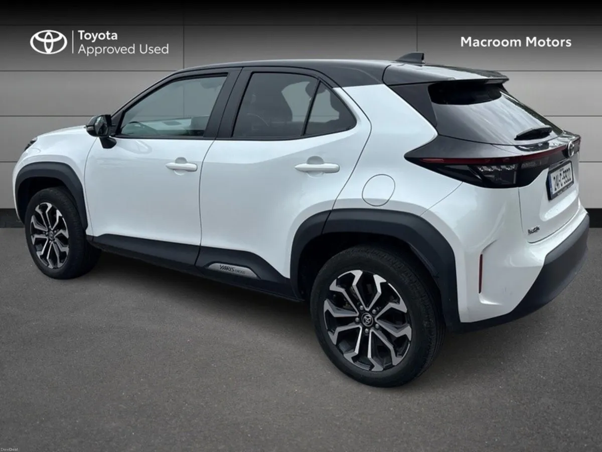 Toyota Yaris Cross CROSS LUNA SPORT 4DR AUTO - Image 3