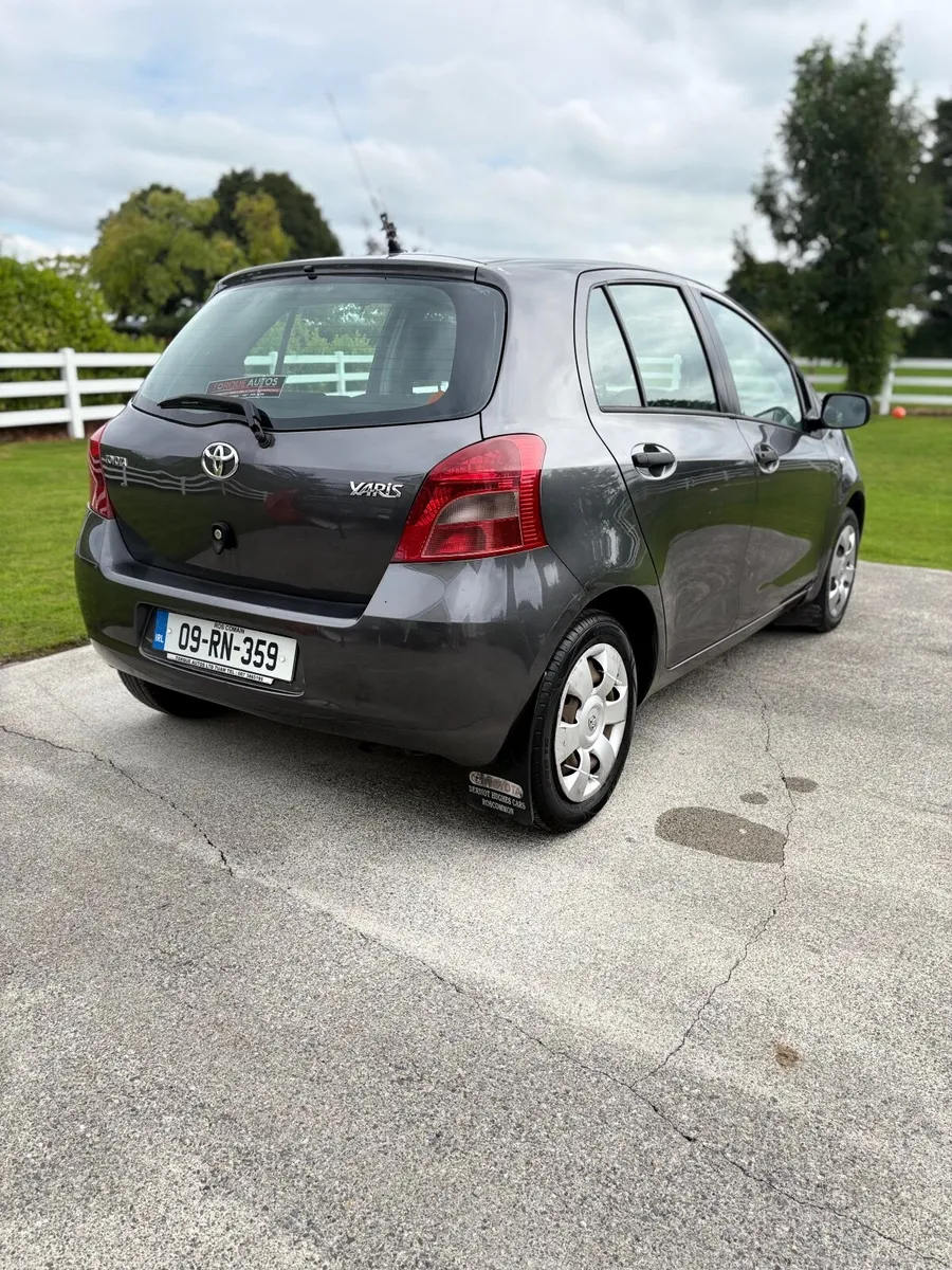 Toyota Yaris 2009 - Image 3