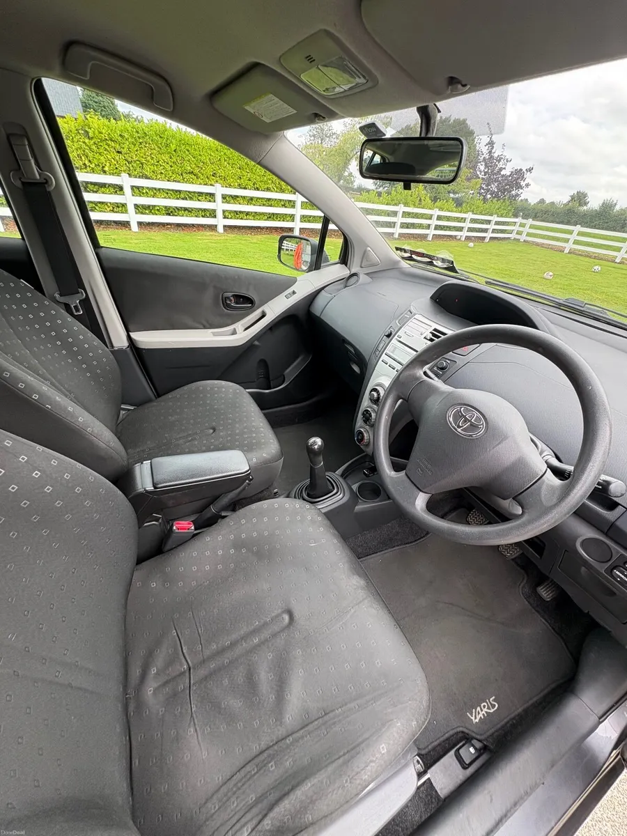 Toyota Yaris 2009 - Image 4