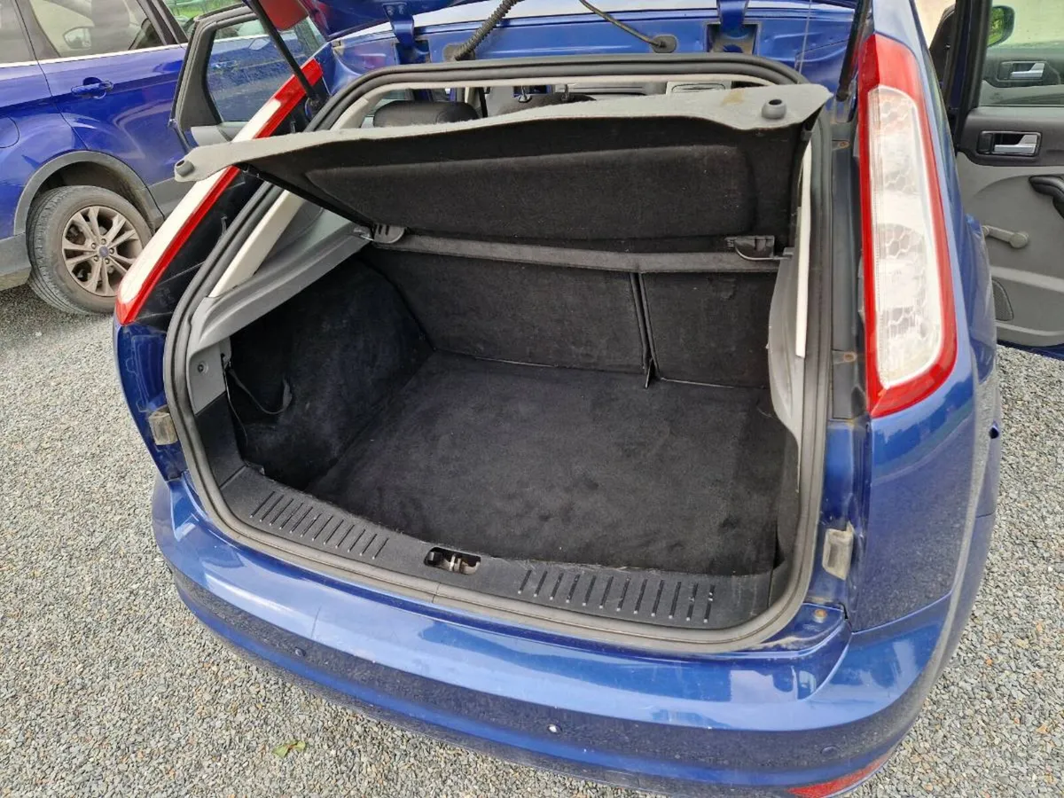 Ford Focus 2010 - Image 6