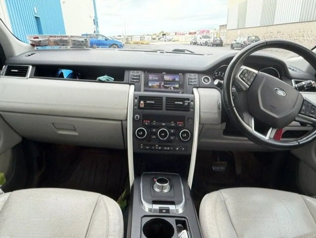Land Rover Discovery Sport 2016 - Image 6