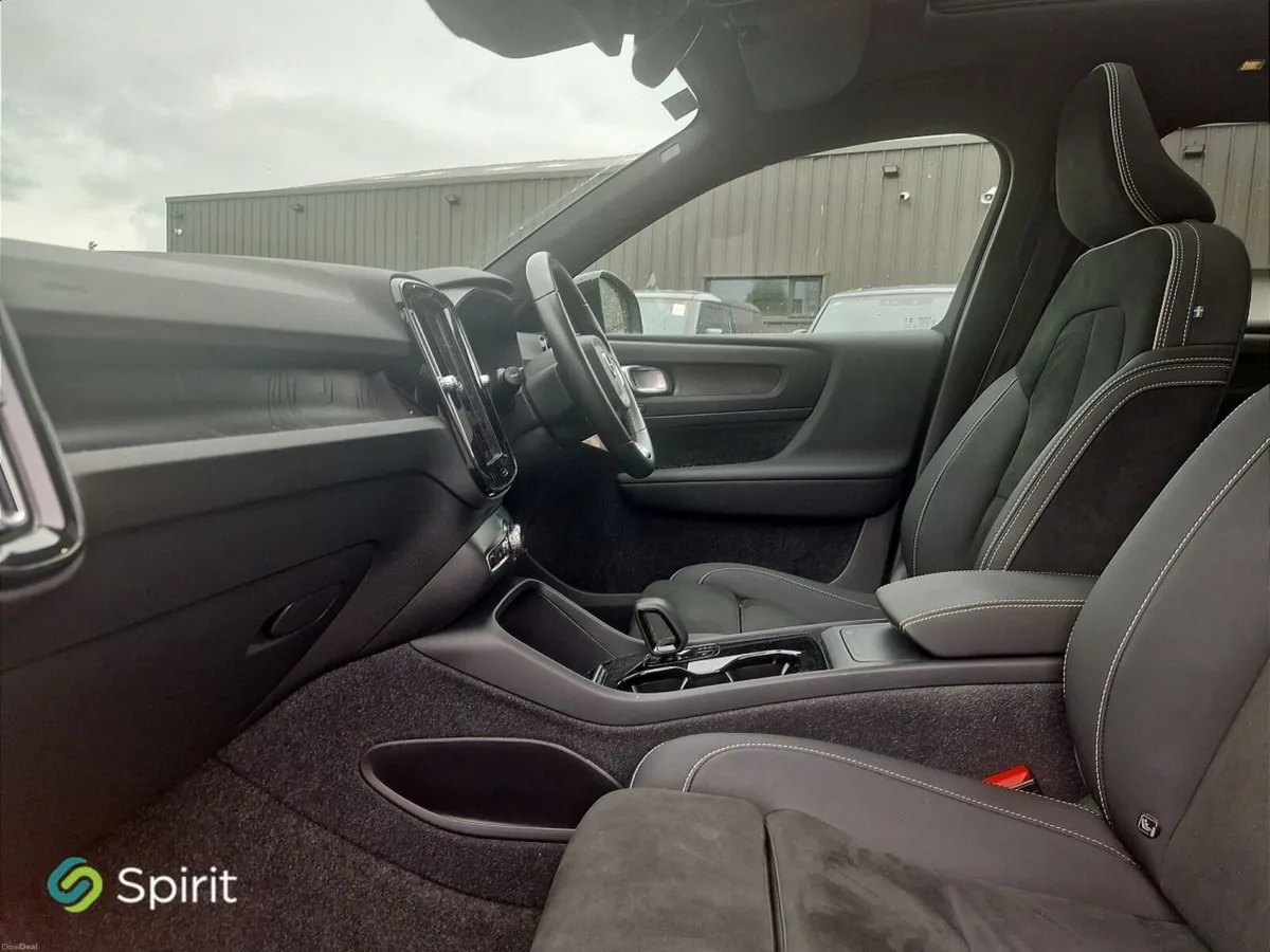 Volvo XC40 Fully Electric Ultimate - Image 3