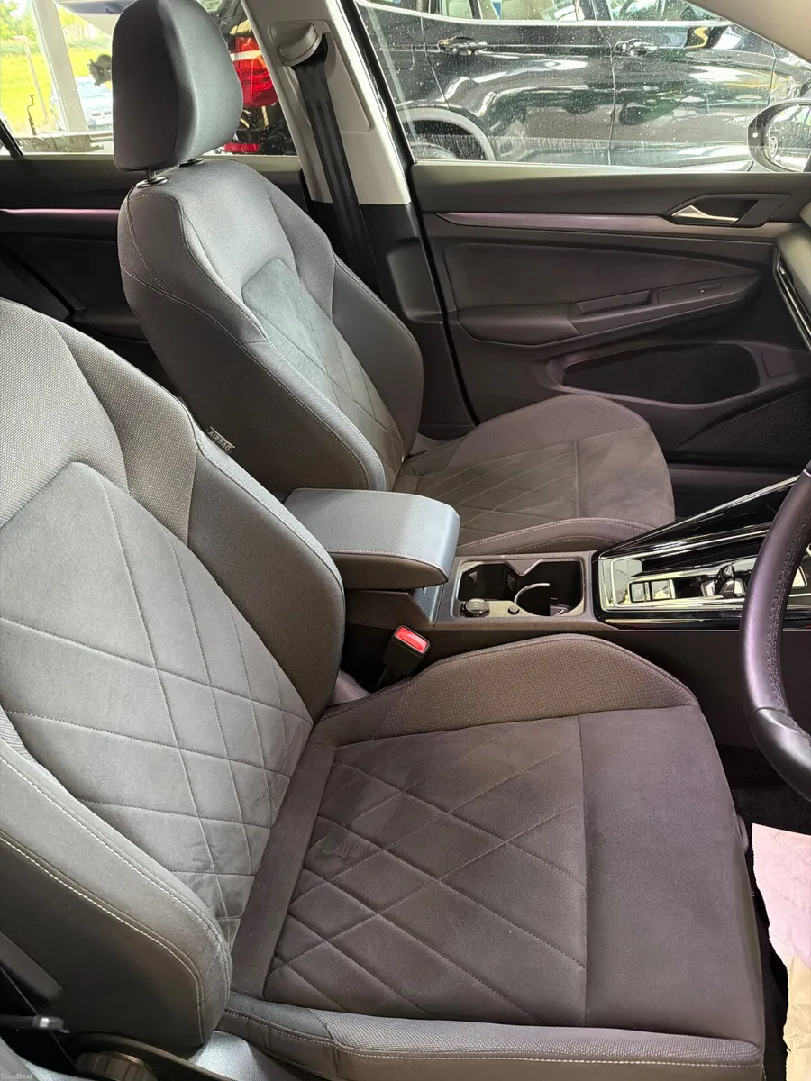 Volkswagen Golf 2024 - Image 6