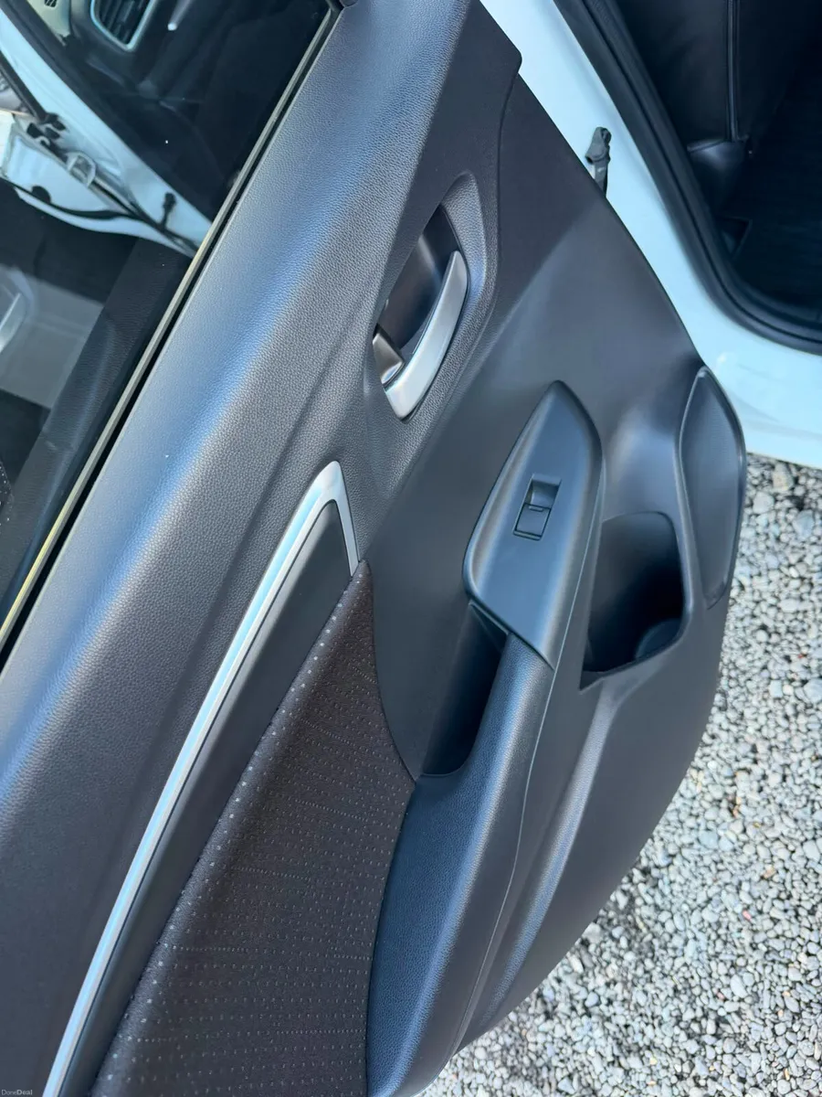 2015 Honda Fit 1.5 Hybrid Auto | Leather & Heated - Image 4