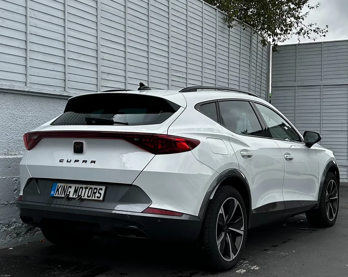 V1 PHEV S-A DSG / HALF-LEATHER / ONE OWNER - Image 3