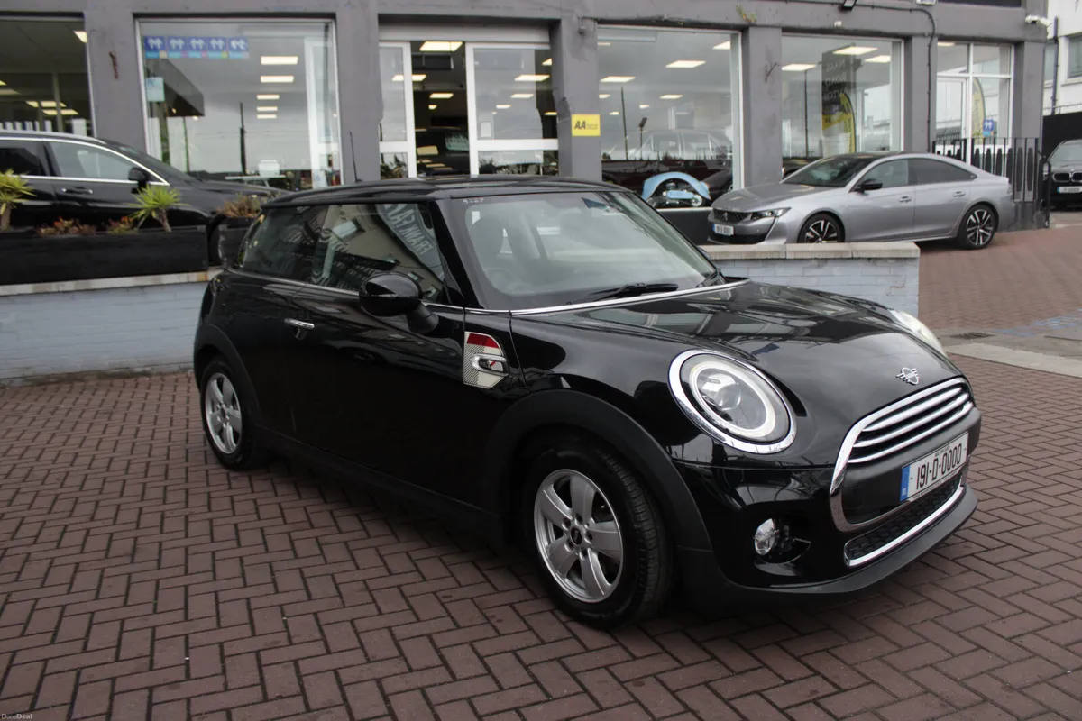 2019 MINI COOPER - Image 1