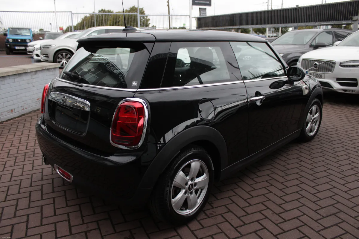 2019 MINI COOPER - Image 4