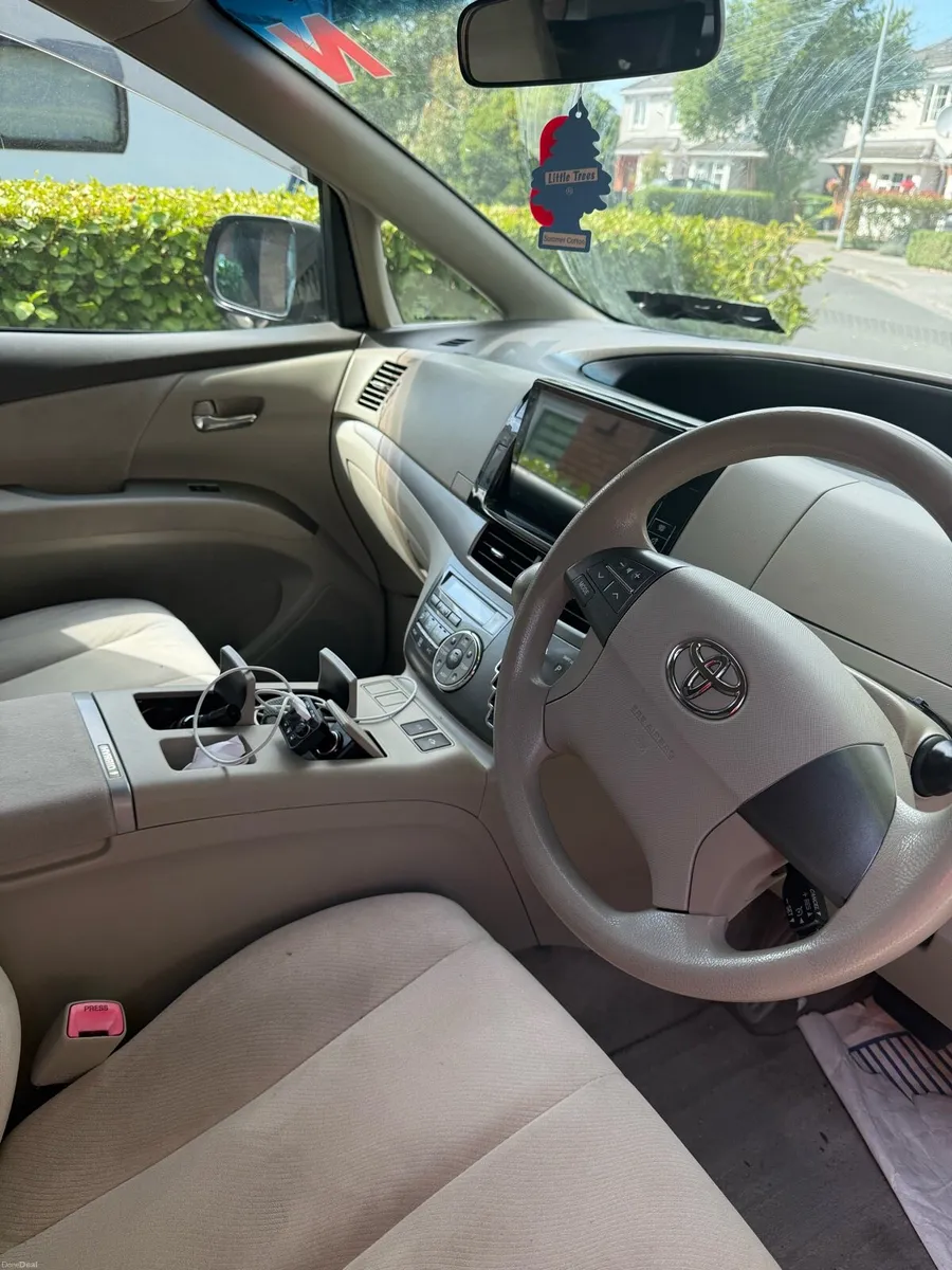 Toyota estima - Image 3