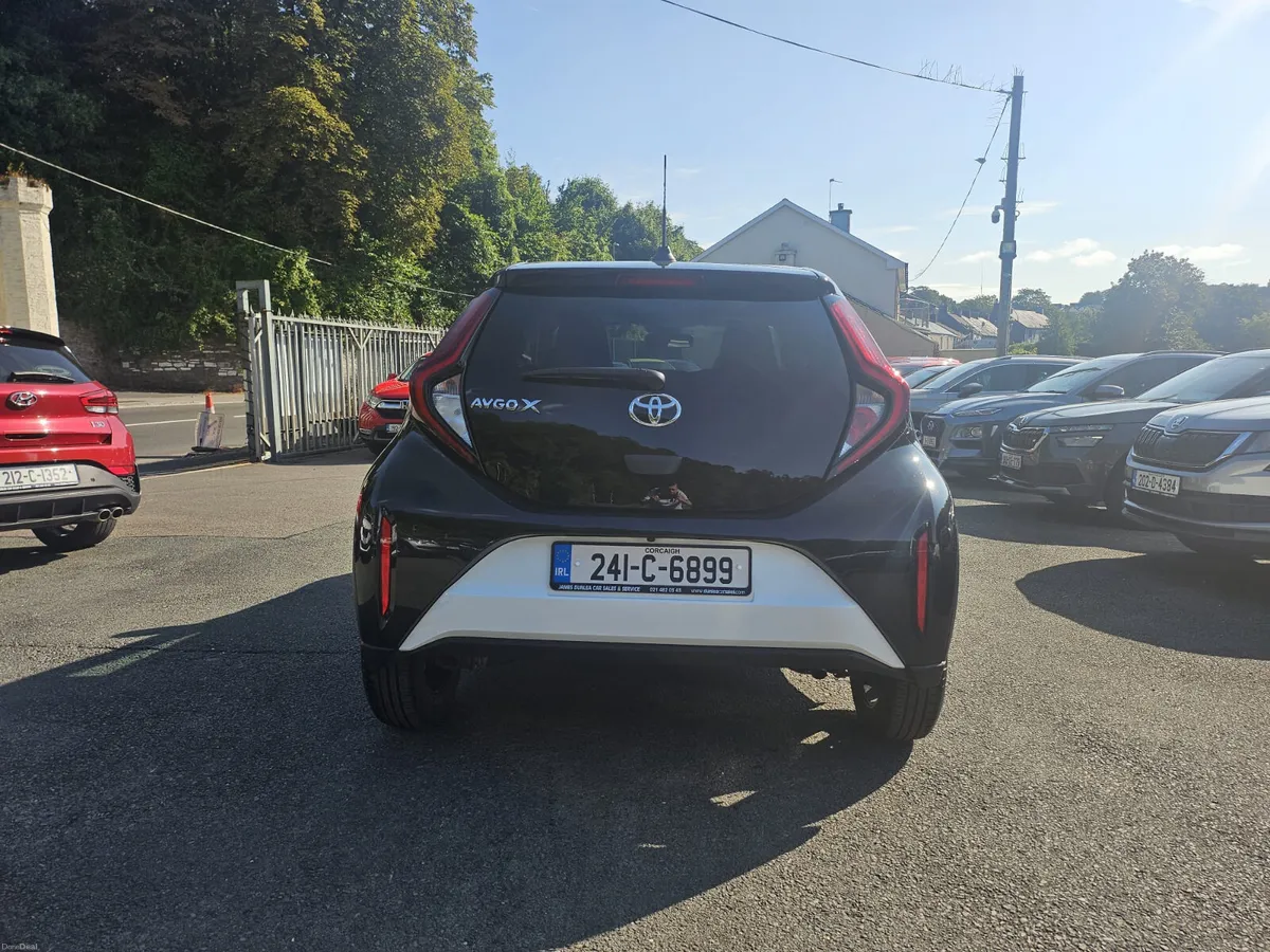 Toyota Aygo X 2024 1.0 Design Bitone White - Image 4