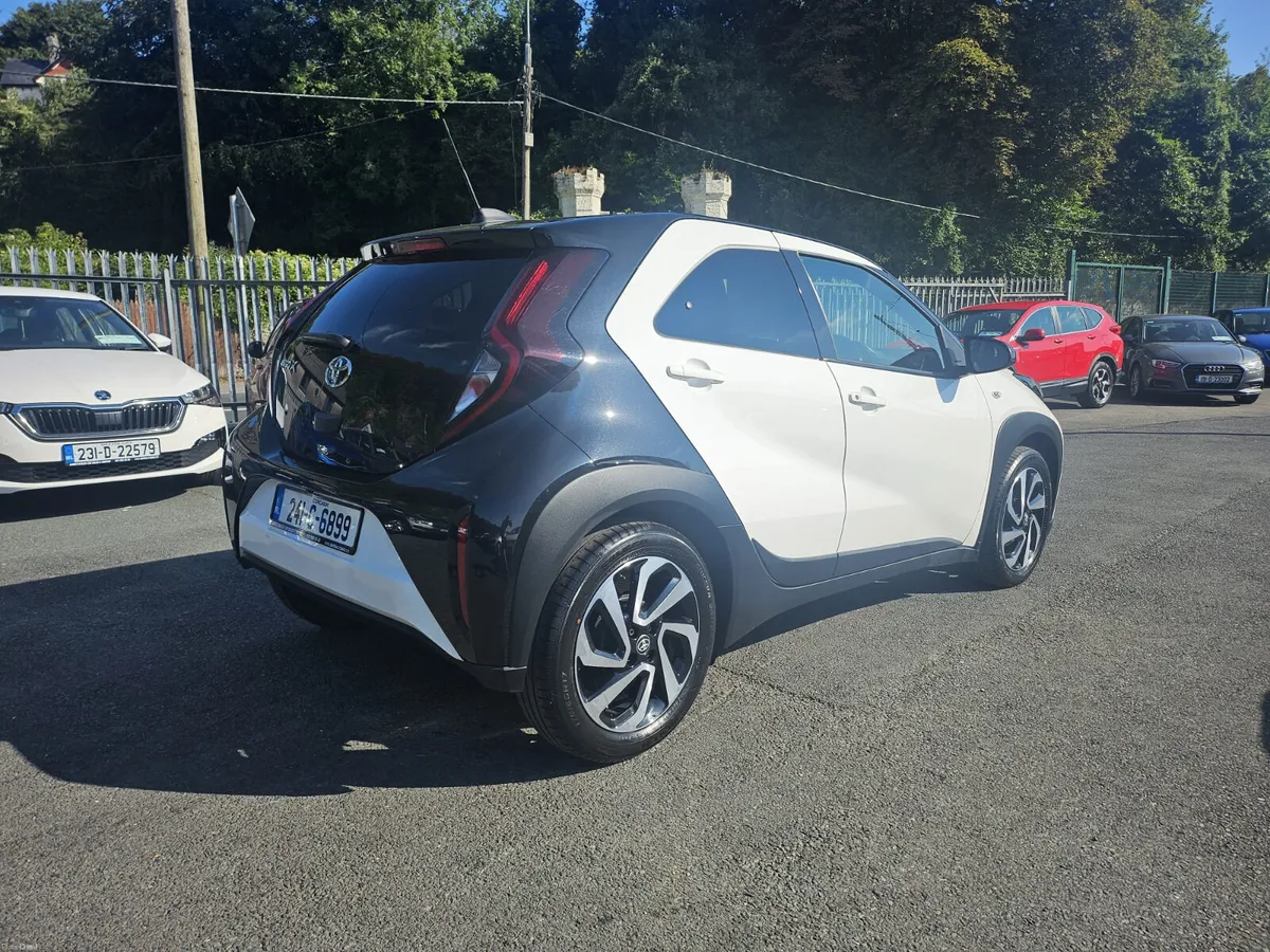 Toyota Aygo X 2024 1.0 Design Bitone White - Image 6