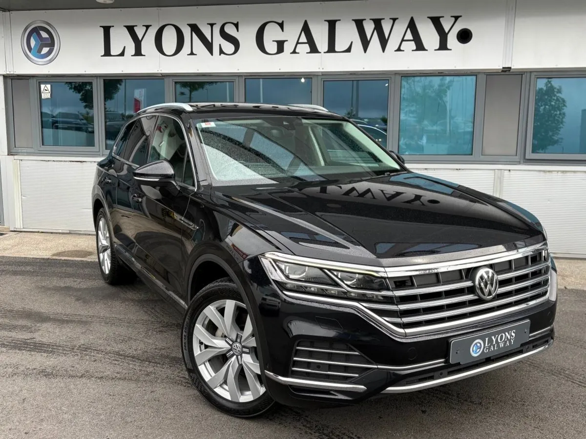 Volkswagen Touareg 3.0Tdi / Glass Roof / Head up d - Image 6