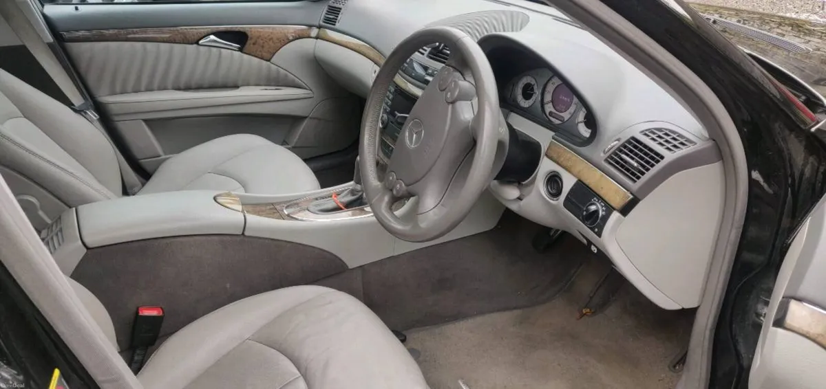 E class 220cdi avantgarde - Image 2