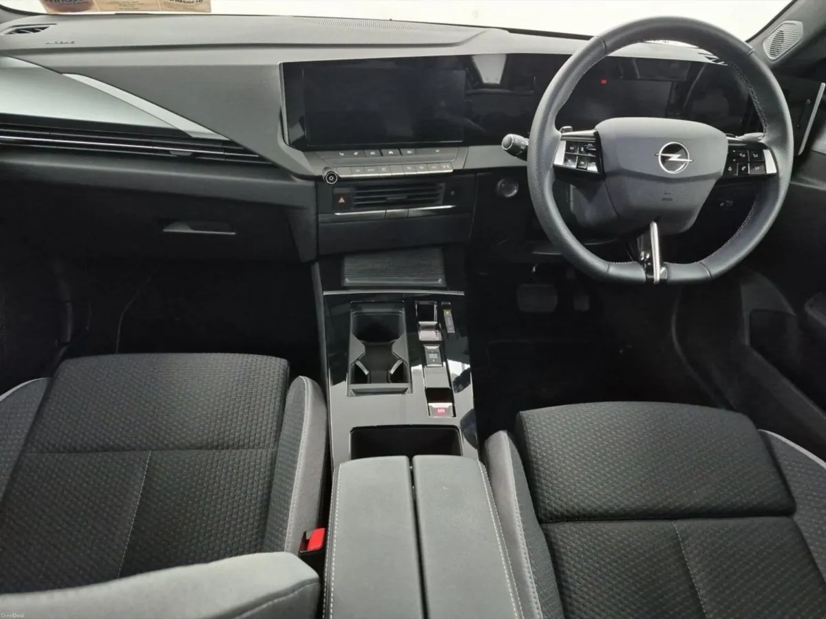 Opel Astra Hybrid Elegance automatic - Image 3