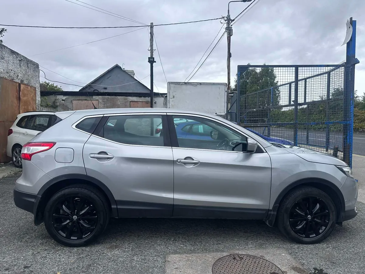 2017 Nissan Qashqai AUTOMATIC, Low Mileage - Image 6