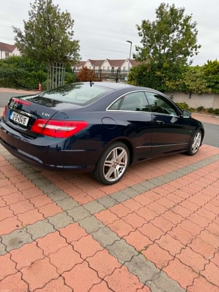 Mercedes-Benz E-Class 2012 - Image 2