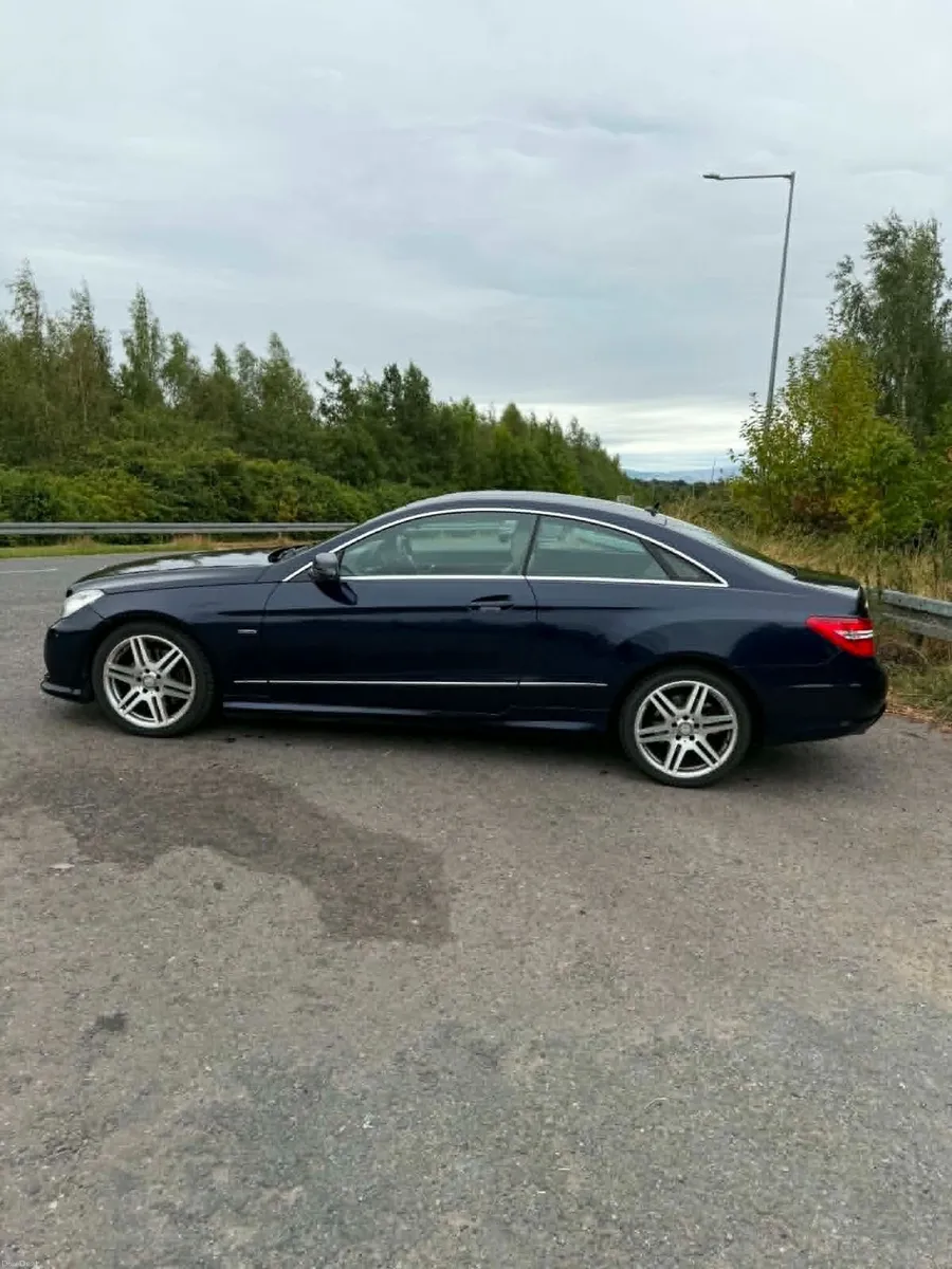 Mercedes-Benz E-Class 2012 - Image 1