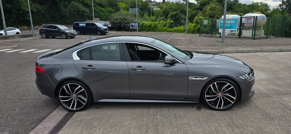 Jaguar XE Low Miles New Chain Fully Serviced - Image 4