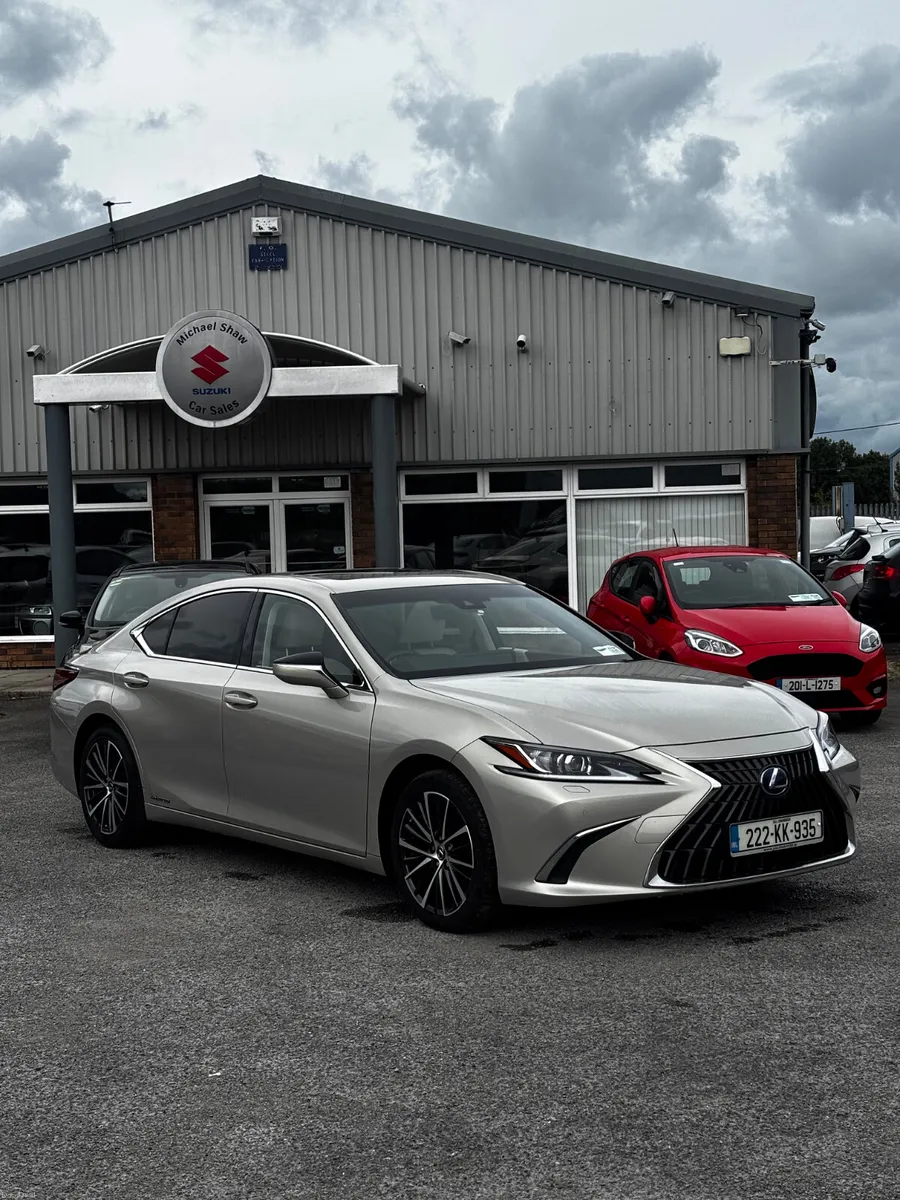 222 Lexus ES 300H Executive - Image 1