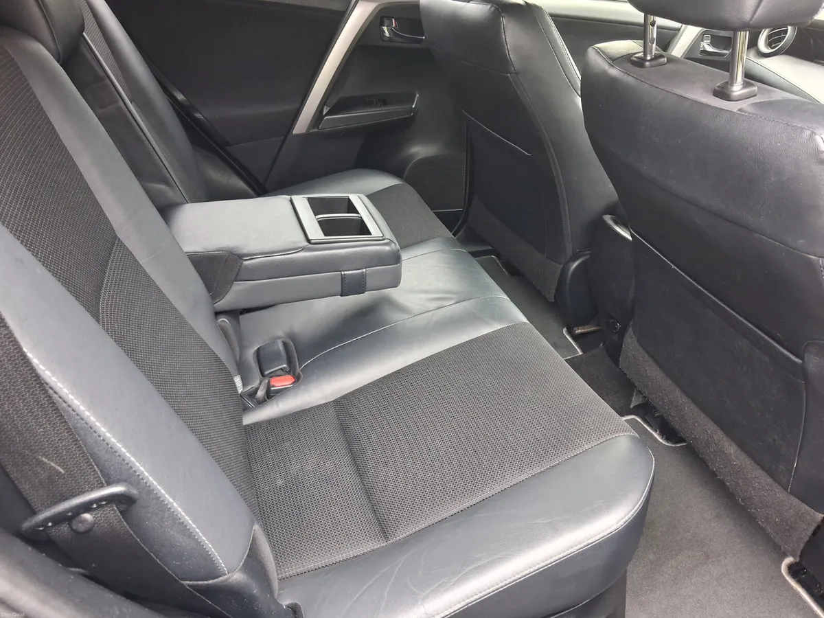 171 Toyota RAV4  2.5 Petrol Hybrid Automatic - Image 4