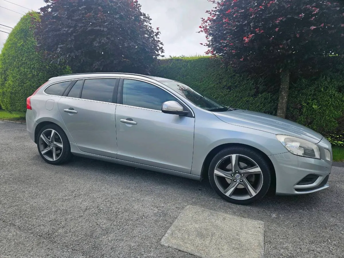 Volvo v60 - Image 1