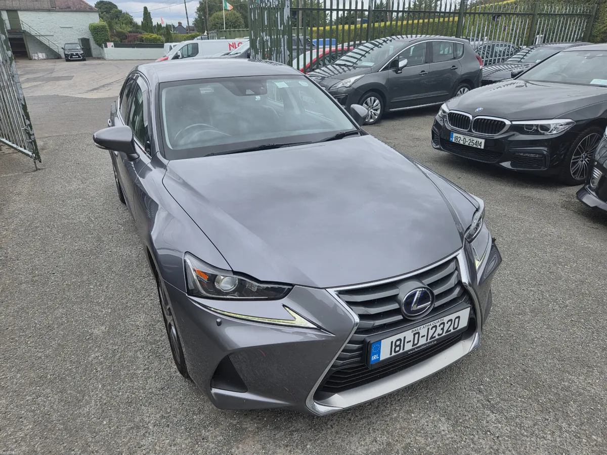 Lexus IS 300h Sport 2018 - Image 2